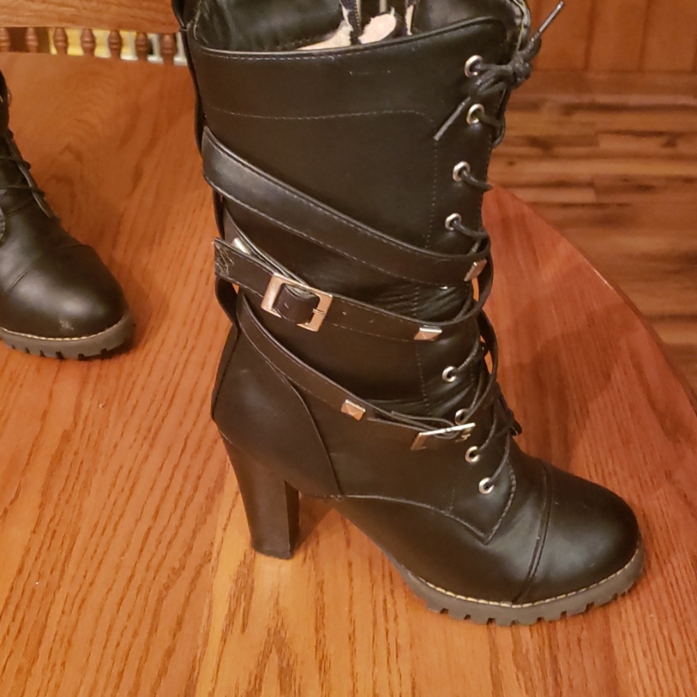 Boots - Picture 4 of 4